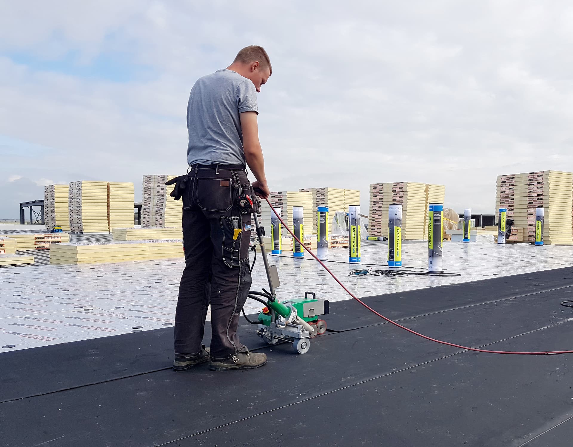 Installer welding a large RESITRIX roof field